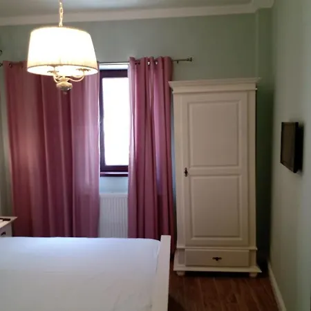 Adrys Boutique בית הארחה 4*