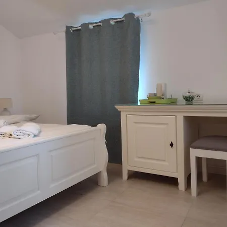 בית הארחה Adrys Boutique קונסטנצה