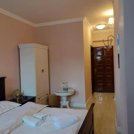 Adrys Boutique בית הארחה 4*