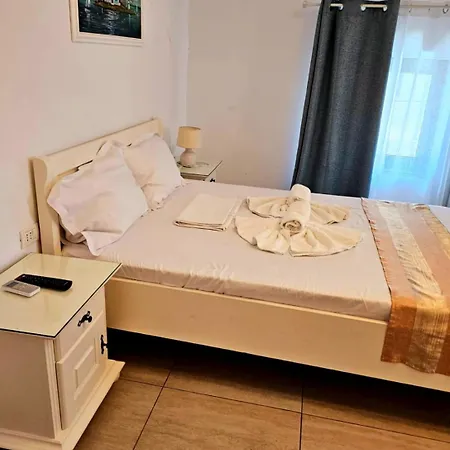 בית הארחה Adrys Boutique 4*